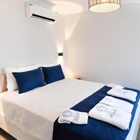 Asilla Hotel *